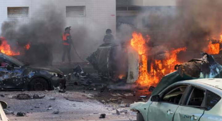 Israel-Hamas War: ఇప్పటివరకు గాజాపై 6000 బాంబులు వేసిన ఇజ్రాయెల్.. 2800 మంది మృతి