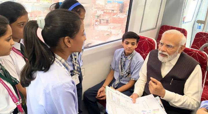 Rapid Train: దేశానికి ర్యాపిడ్ రైలు బహుమతిగా ఇచ్చిన ప్రధాని.. ఘజియాబాద్ నుండి పిల్లలతో ప్రయాణం