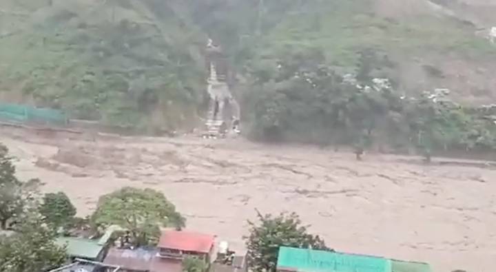 Sikkim Flood: సిక్కింలో వరద బీభత్సం… నదుల్లో తేలియాడుతున్న మృతదేహాలు