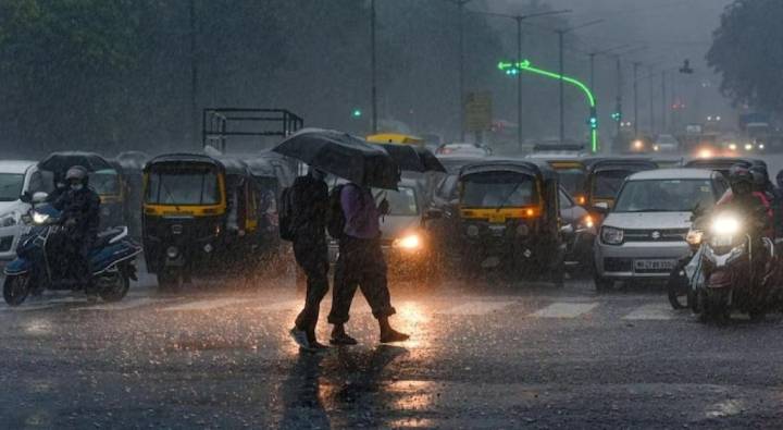 Weather Update: తమిళనాడులో వర్షానికి నీట మునిగిన రోడ్లు.. 8 రాష్ట్రాల్లో భారీ వర్షాలు పడే ఛాన్స్