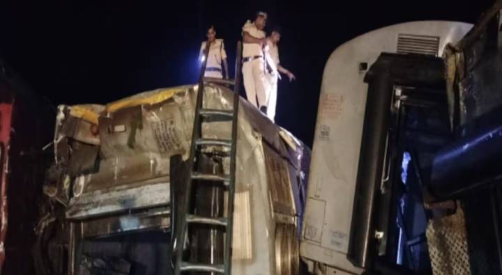 North East Express Train Derailed: పట్టాలు తప్పిన నార్త్ ఈస్ట్ ఎక్స్‌ప్రెస్‌.. ఆరుగురు మృతి, 100 మందికి గాయాలు