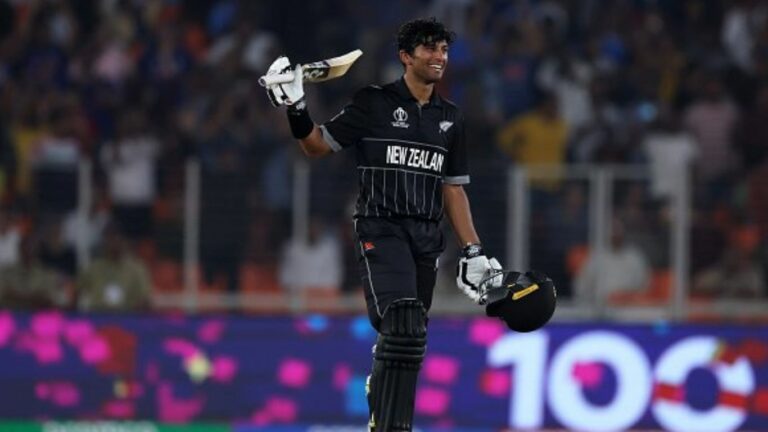 ENG vs NZ: పాపం డెవాన్ కాన్వే.. ఆ ఆనందంను 15 నిమిషాలు కూడా ఉంచని రచిన్‌ రవీంద్ర!