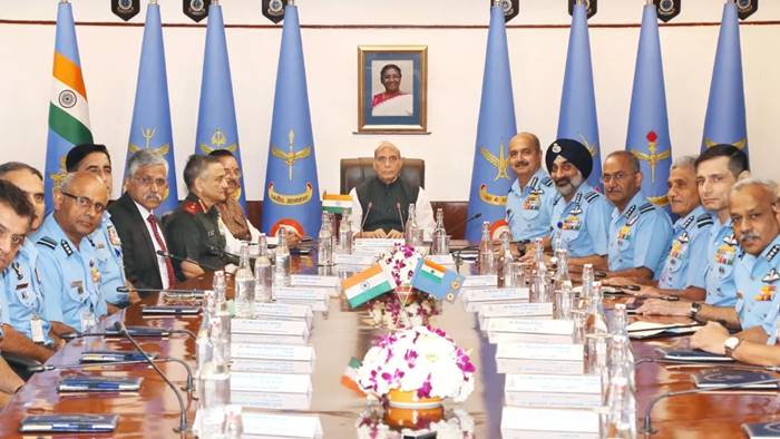 Rajnath Singh: రక్షణ వ్యవస్థల పటిష్టతపై వైమానిక దళం దృష్టి పెట్టాలి..