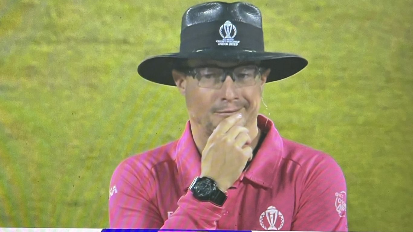 Umpire Richard Kettleborough: విరాట్ కోహ్లీ సెంచరీకి కారణం అంపైర్.. అతడికి మెడల్ ఇవ్వాలి!