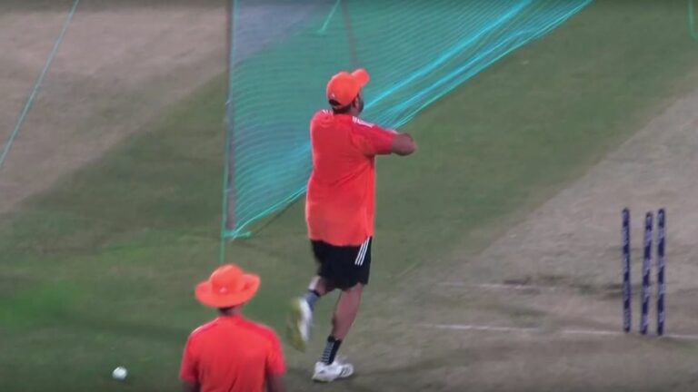 Rohit Sharma Bowling: బంతి పట్టిన రోహిత్ శర్మ.. బంగ్లాకు చుక్కలు తప్పవా?