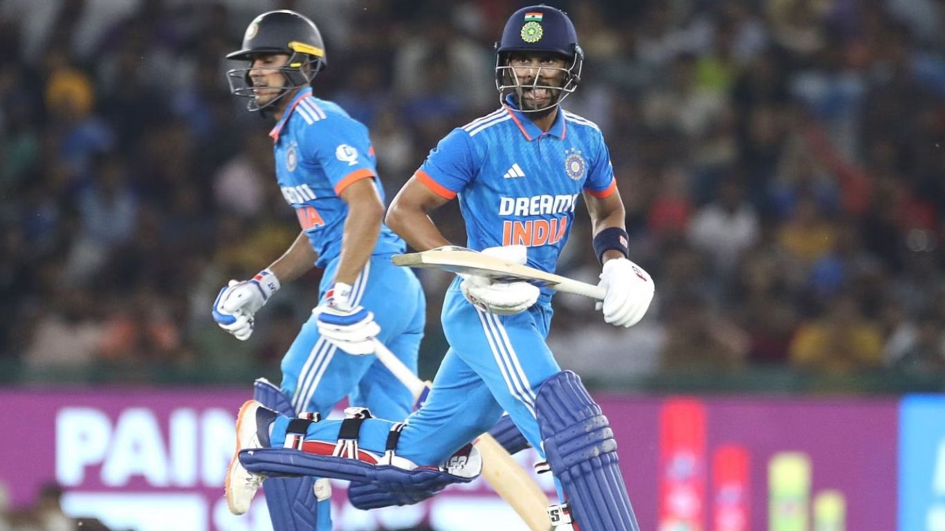 Shubman Gill Out: అనుకోని అదృష్టం.. భారత ప్రపంచకప్ జట్టులో ఆ ఇద్దరిలో ఒకరికి ఛాన్స్‌!