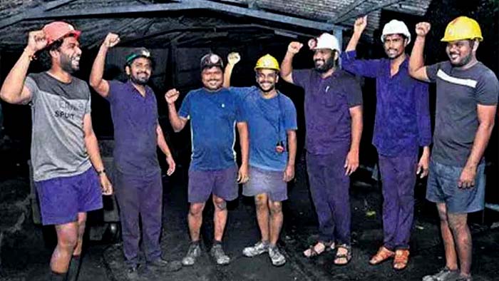 Singareni: సింగరేణి కార్మికులకు దసరా సంబరాలు.. ఒక్కొక్కరికి 1.53 లక్షలు జమ..