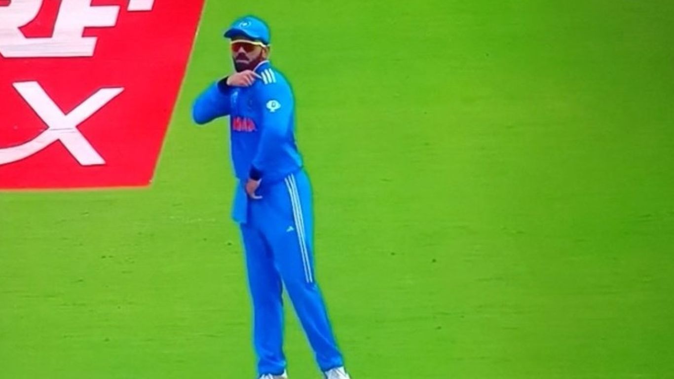 Virat Kohli: మ్యాచ్ మధ్యలో డగౌట్‌కు పరుగెత్తిన విరాట్ కోహ్లీ.. కారణం ఏంటో తెలుసా?