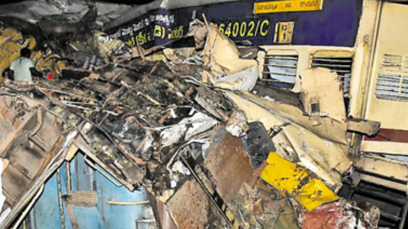 Vizianagaram Train Accident: విజయనగరం రైలు ప్రమాదం.. 14కు చేరిన మృతుల సంఖ్య! 100 మందికి పైగా గాయాలు