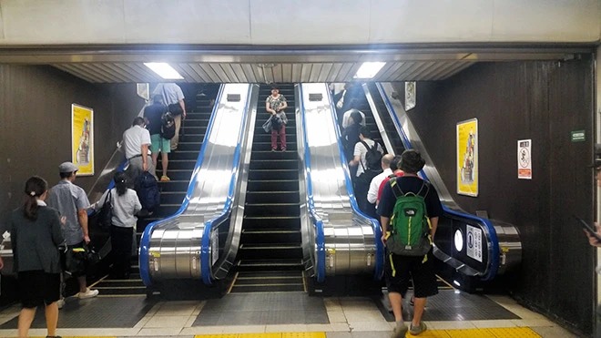 Japan: ఎస్కలేటర్లపై నడవడాన్ని నిషేధించిన జపాన్..కారణం ఏంటో తెలుసా?