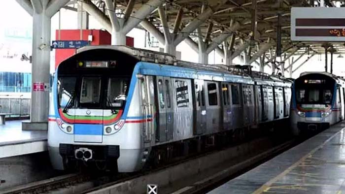 TS Congress: కాంగ్రెస్ పార్టీ స్పెషల్ మేనిఫెస్టో.. పరీక్షల సమయంలో విద్యార్థులకు మెట్రోలో ఫ్రీ జర్నీ!