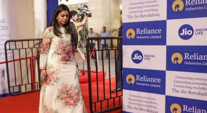Reliance Retail: రిలయన్స్ రిటైల్‌లో వాటాను కొనుగోలు చేయనున్న అబుదాబి కంపెనీ.. రూ. 4966 కోట్ల డీల్