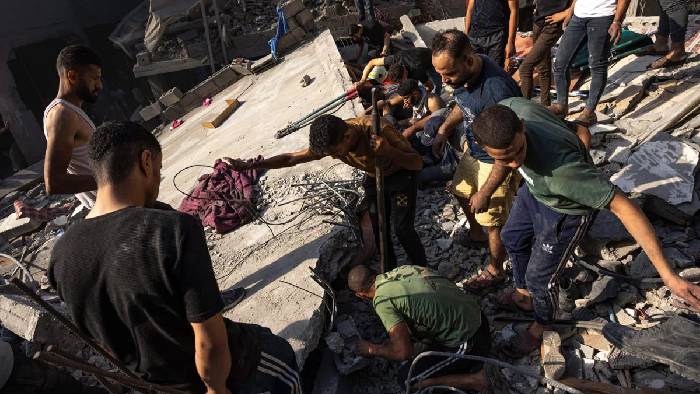 Israel-Hamas War: ఇజ్రాయిల్ వైమానిక దాడుల్లో 13 మంది బందీలు మృతి