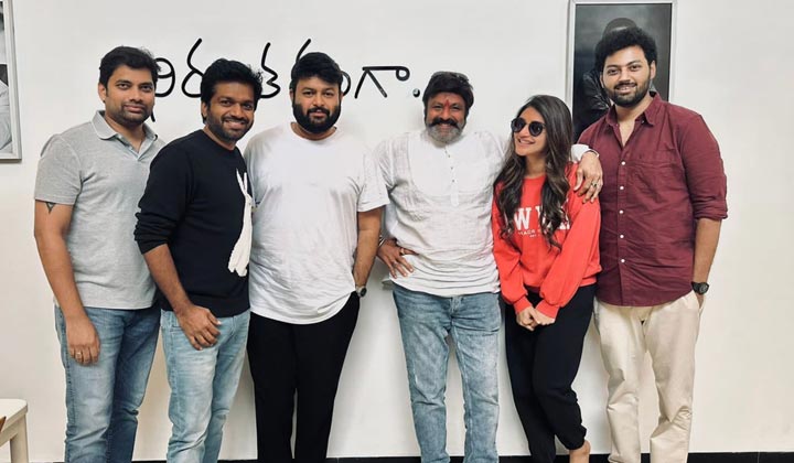 Nandamuri Mokshagna: శ్రీలీల వెనుకే నందమూరి వారసుడు.. మతలబు క్యా హై ..?