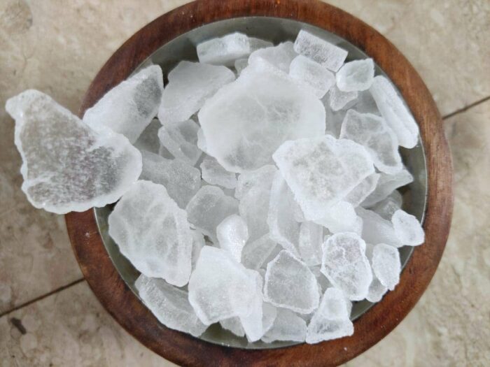 Vastu Tips : పూజ గదిలో పచ్చ కర్పూరాన్ని ఉంచితే ఏం జరుగుతుందో తెలుసా?