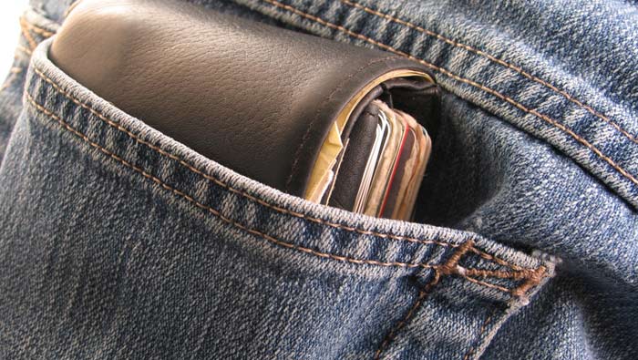 Purse: పర్సుని ఫ్యాంట్ వెనుక జేబులో పెట్టడం వల్ల ఆరోగ్య సమస్యలేంటో తెలుసా!