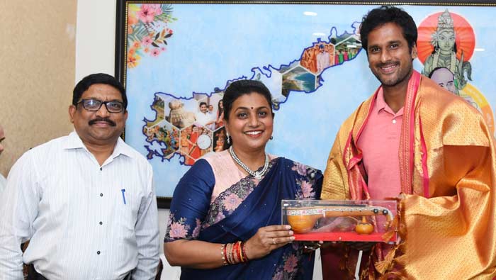 Minister Roja : క్రీడాకారుడి కులం, మతం, పార్టీ చూడకుండా సహకరించాలి