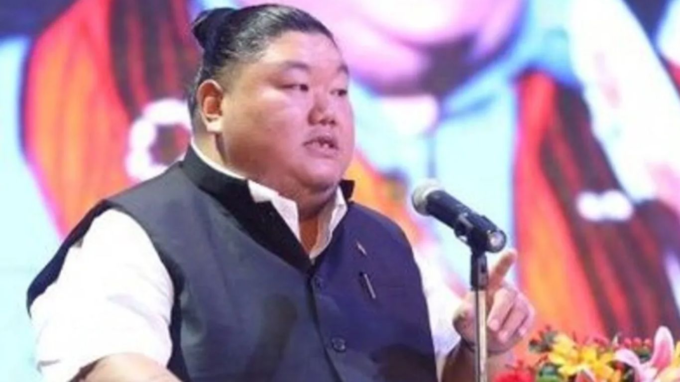 Dream Girl Date: డ్రీమ్‌ గర్ల్‌తో మొదటిసారి డేట్‌కు వెళుతున్నా.. మనీ ఇవ్వండి ప్లీజ్! బీజేపీ మంత్రికి వింత విజ్ఞప్తి