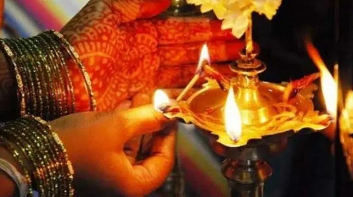 Vastu Tips : స్త్రీలు నిద్రపోయే ముందు ఈ పనులు చేస్తే..లక్ష్మి దేవి కటాక్షం కలుగుతుంది..!