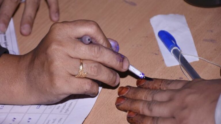 Telangana Elections 2023: ఓటు వేయడానికి వెళుతున్నారా.. ఈ జాగ్రత్తలు తప్పనిసరి!