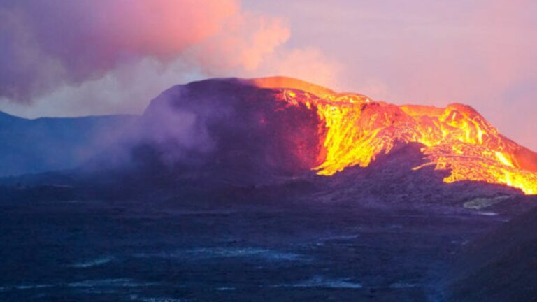 Iceland Earthquakes: 14 గంటల వ్యవధిలో 800 భూప్రకంపనలు.. అత్యవసర పరిస్థితి ప్రకటించిన ఐస్‌లాండ్‌!