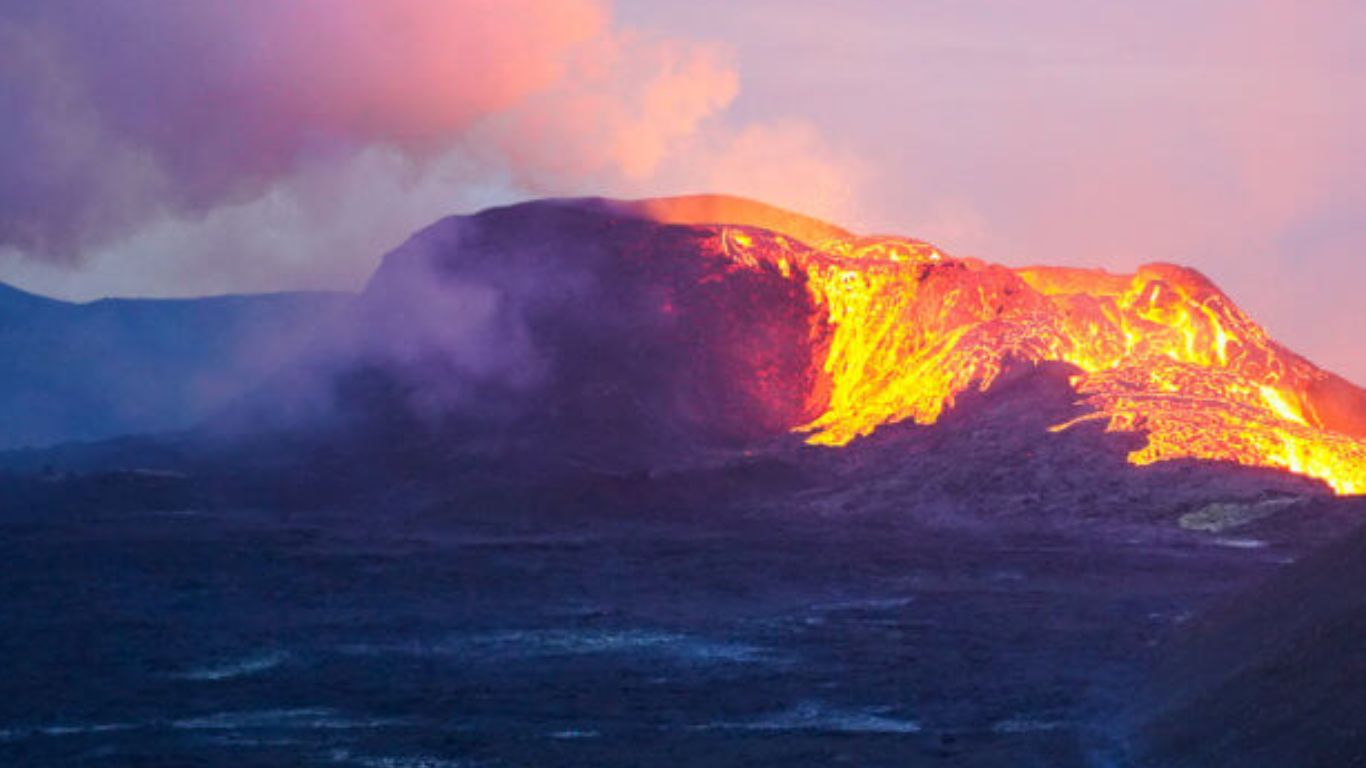 Iceland Earthquakes: 14 గంటల వ్యవధిలో 800 భూప్రకంపనలు.. అత్యవసర పరిస్థితి ప్రకటించిన ఐస్‌లాండ్‌!