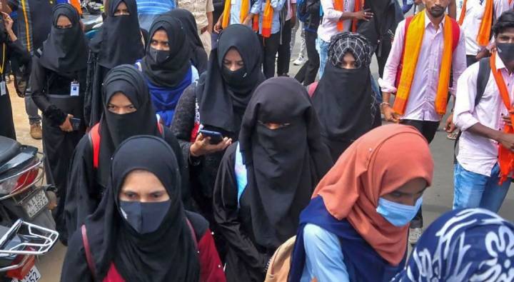 Hijab Ban: అంతా తూచ్ అలాంటిదేమీ లేదు.. పరీక్షలలో హిజాబ్ నిషేధంపై రచ్చ