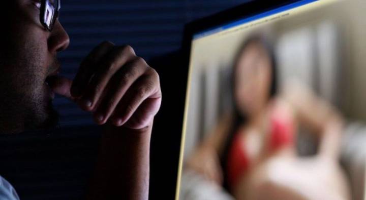 Delhi: వృద్ధుడితో న్యూడ్ వీడియో కాల్.. ఫోటోలు షేర్ చేస్తానని రూ.12.8 లక్షలు స్వాహా