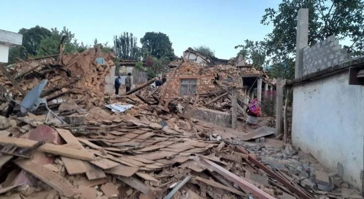 Nepal Earthquake: 157కు చేరుకున్న నేపాల్ భూకంపం మృతుల సంఖ్య.. ఇంకా భయంలోనే ఢిల్లీవాసులు