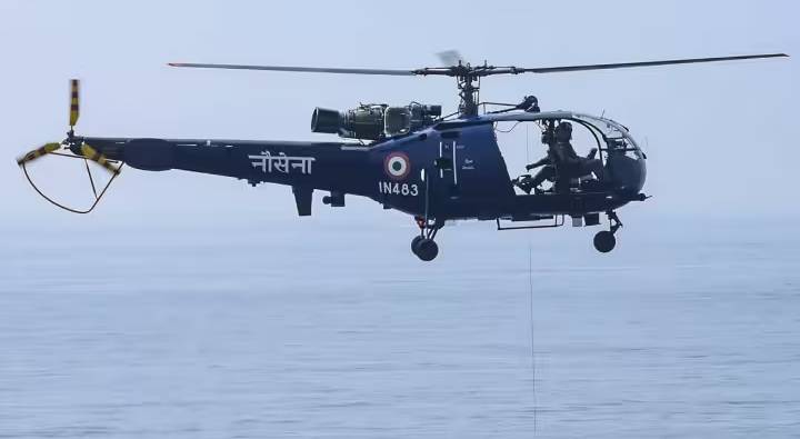 Kerala: కేరళలో కూలిన ఇండియన్ నేవీ హెలికాప్టర్.. ఓ అధికారి మృతి