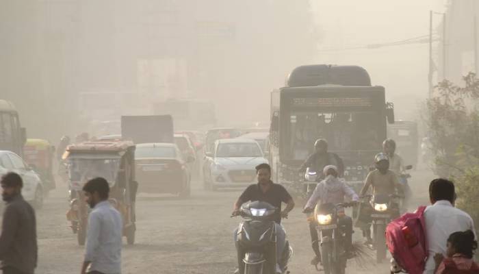 Delhi: ఢిల్లీలో డీజిల్ వాహనాలకు చెక్.. 24 గంటల్లో 2200 మందికి రూ.20 వేల జరిమానా