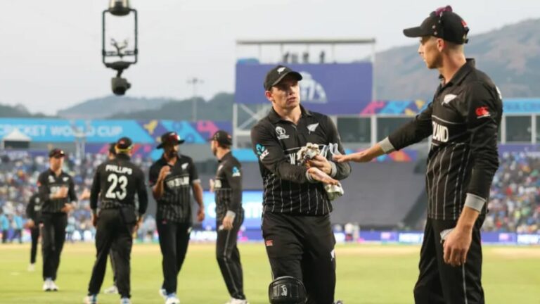 New Zealand Semis Chances: హ్యాట్రిక్ ఓటములు.. డేంజర్ జోన్‌లో న్యూజీలాండ్! సెమీస్ ఛాన్సెస్ ఇలా