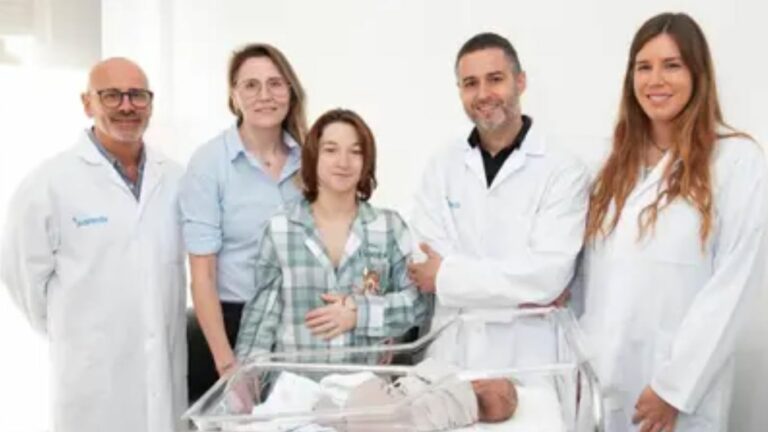 Lesbian Couple: ఇద్దరూ కడుపులో మోసి.. బిడ్డకు జన్మనిచ్చిన స్వలింగ జంట!