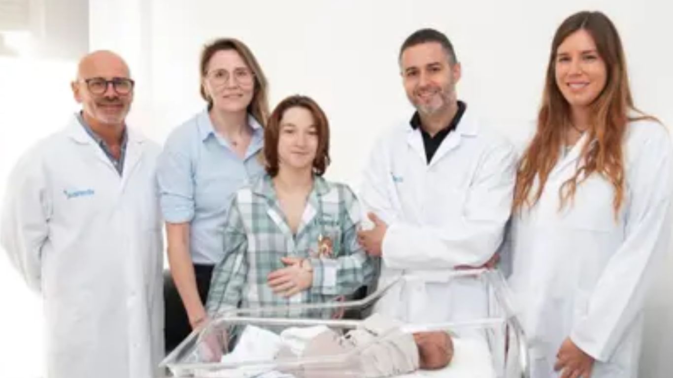 Lesbian Couple: ఇద్దరూ కడుపులో మోసి.. బిడ్డకు జన్మనిచ్చిన స్వలింగ జంట!