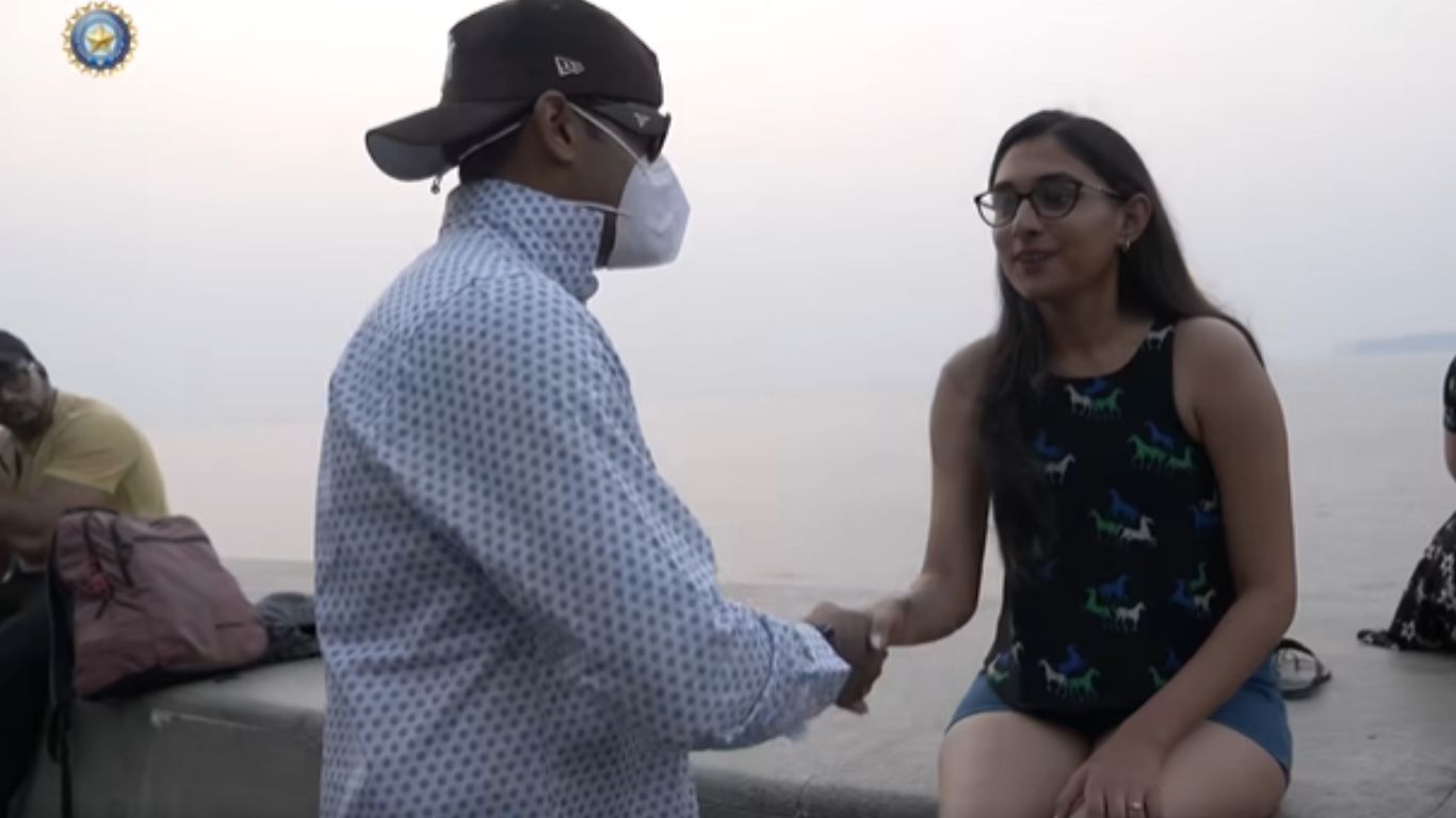 IND vs SL: జర్నలిస్ట్ అవతారమెత్తిన టీమిండియా స్టార్ బ్యాటర్.. అమ్మాయికి షాక్ ఇస్తూ..! జడేజా కూడా గుర్తుపట్టలే