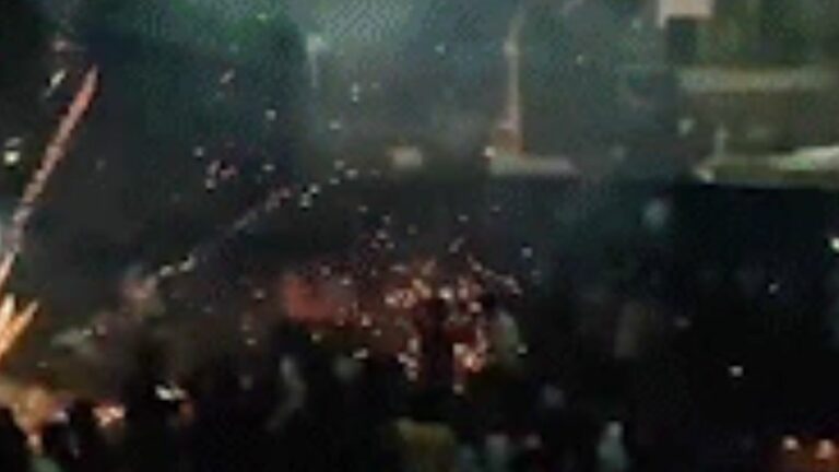 Tiger 3 Crackers: థియేటర్‌లో బాణసంచా కాల్చుతూ.. సల్మాన్‌ ఫ్యాన్స్‌ రచ్చ! వీడియో వైరల్