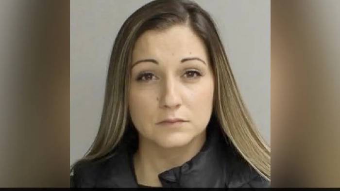 Teacher: 14 ఏళ్ల బాలుడిపై టీచర్ లైంగిక దాడి.. అరెస్ట్ చేసిన పోలీసులు..