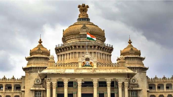 Financial Status Report of Karnataka: ఆర్థిక సంక్షోభంలో అమలు చేస్తున్న హామీలు.. కరువుతో అల్లాడుతున్న కర్నాటక..