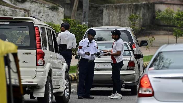 Uttar Pradesh: నిమిషానికి మూడు.. ఒక్కరోజులో 4000వేల చలాన్లు వేసిన నోయిడా పోలీసులు