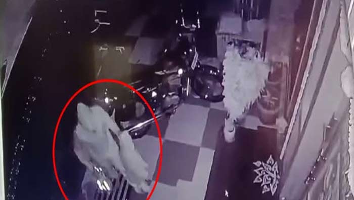 Karnataka: దొంగల బెడద.. చెప్పులు కూడా వదలక పోతే ఎలారా అయ్యా..?