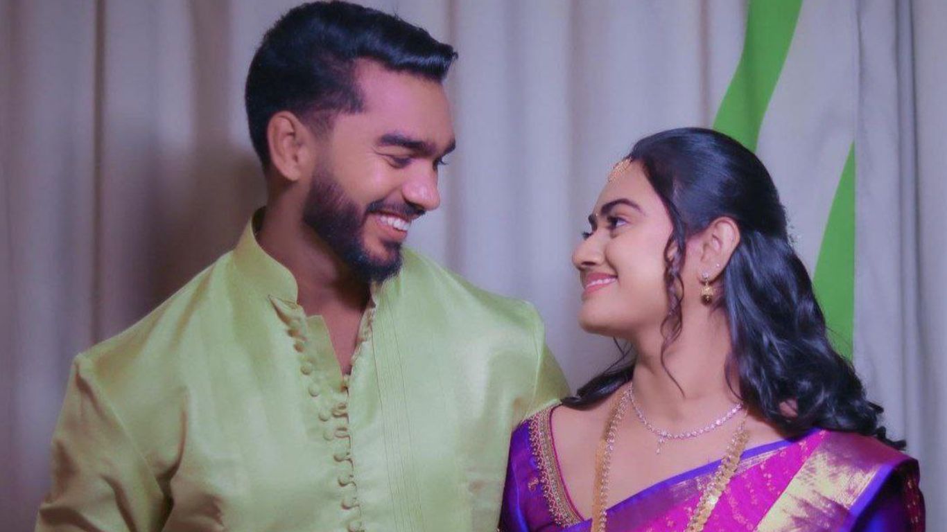 Venkatesh Iyer Engagement: టీమిండియా క్రికెట‌ర్ ఎంగేజ్‌మెంట్.. ఫొటోస్ వైరల్!