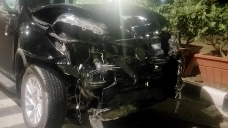 Vijayawada Car Racing: విజయవాడలో కార్ల రేసింగ్‌.. ముక్కలైన స్కూటీలు! ఇద్దరి పరిస్థితి విషమం