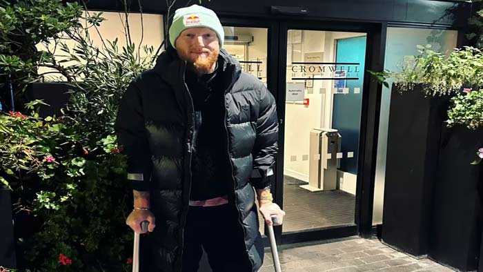 Ben Stokes: స్టోక్స్⁬కు ఏమైంది.. చేతి కర్రల సాయంతో ఉన్న ఫొటో వైరల్..!