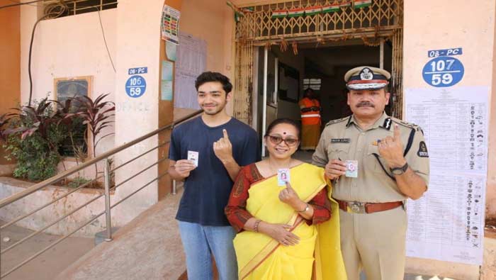 DGP Anjani Kumar: తెలంగాణలో ప్రశాంతంగా ఎన్నికలు కొనసాగుతున్నాయి..