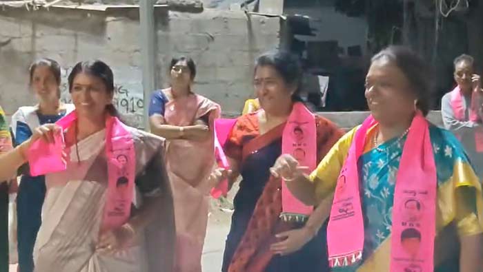 Gangula Kamalakar: ప్రచారంలో జోష్ నింపుతున్న నేతల భార్యలు.. డ్యాన్స్, రీల్స్ చేస్తూ..