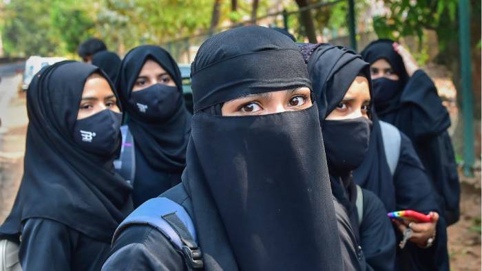 Hijab: “హిజాబ్‌పై నిషేధం లేదు”.. ఎగ్జామ్ అథారిటీ డ్రెస్ కోడ్‌పై మంత్రి స్పష్టత..