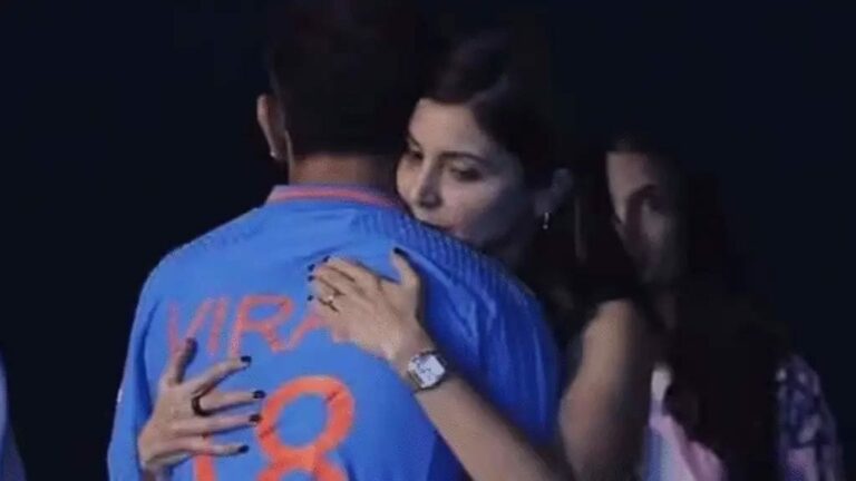 Anushka Sharma: భర్తకు ధైర్యం చెబుతున్న అనుష్క శర్మ.. నెట్టింట వైరల్ అవుతున్న పిక్..