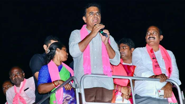KTR: ములుగు ప్రజలు గత ఎన్నికల్లో చేసిన తప్పు చేయవద్దు..