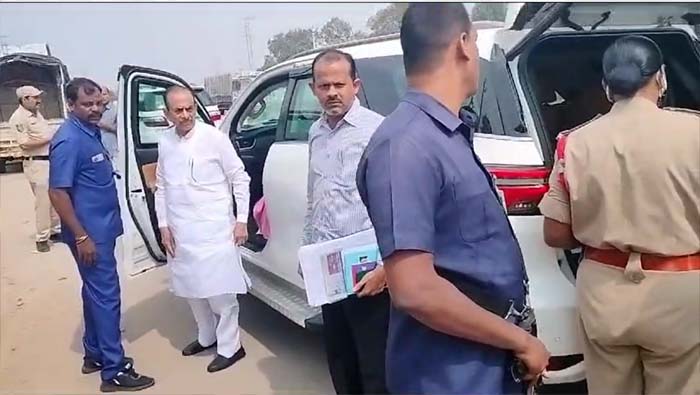 Mahmood Ali: హోంమంత్రి మహమూద్ అలీ కారును చెక్ చేసిన పోలీసులు