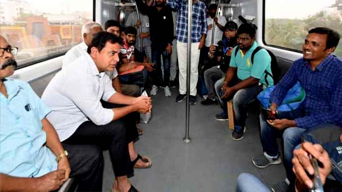 KTR Metro: మెట్రో రైలులో కేటీఆర్‌ సందడి.. రాయదుర్గం నుంచి బేగంపేట వరకు ప్రయాణం